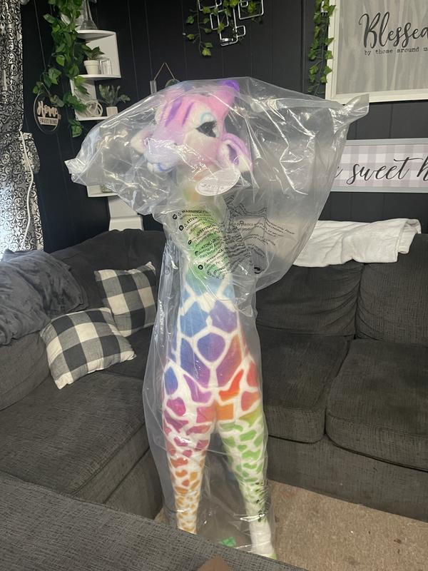 Omg this giraffe is so big!