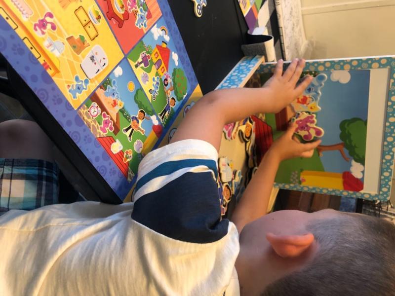 Melissa and Doug picture game