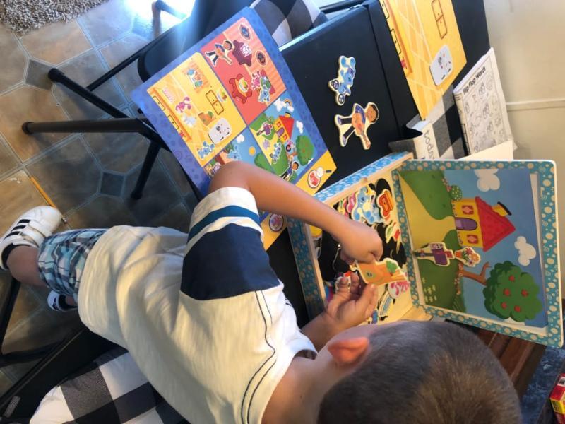 Magnetic picture game in action