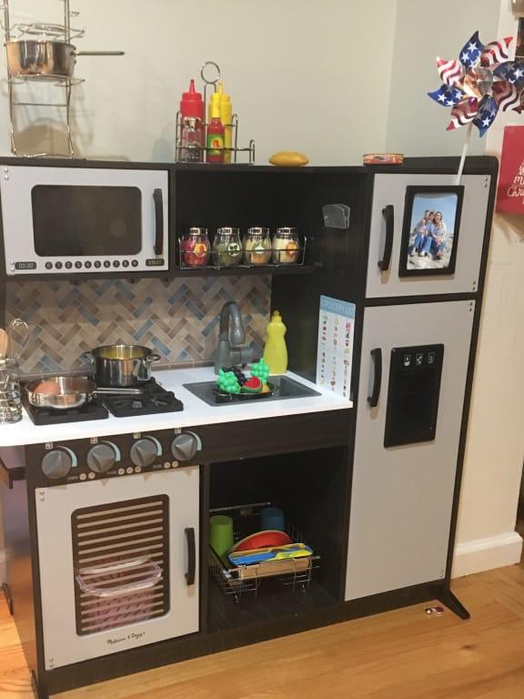 melissa and doug charcoal kitchen