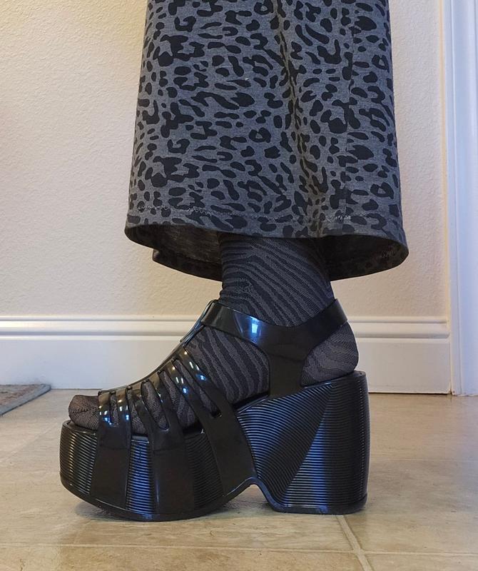 Review Thumbnail Image 0 378351061