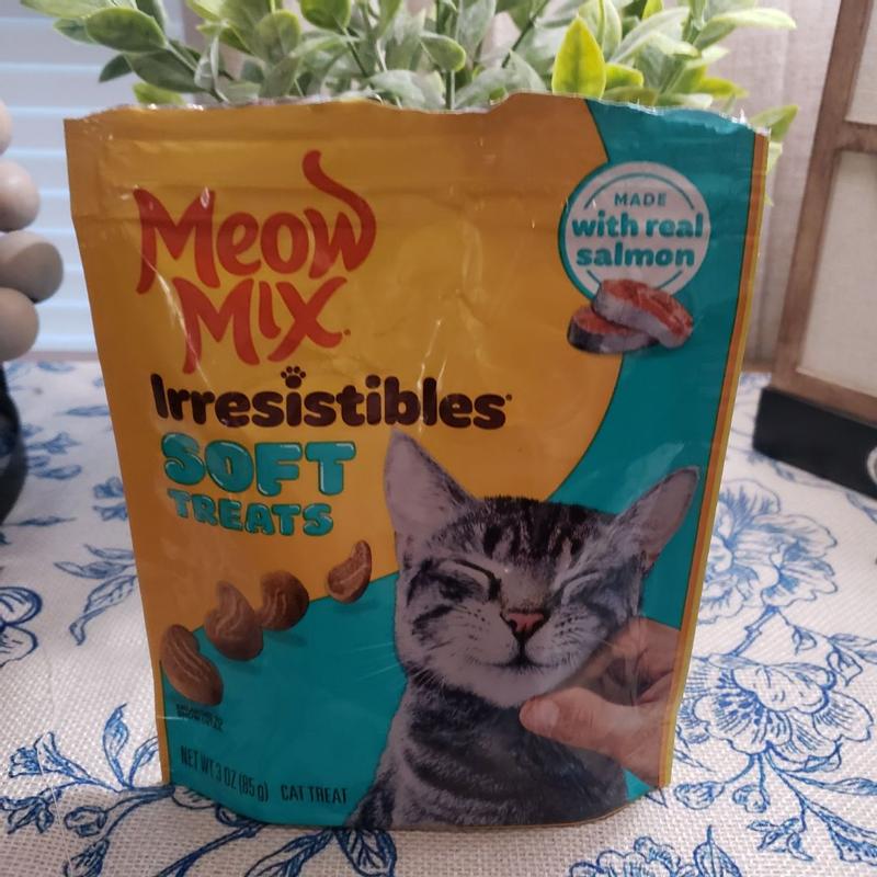 Meow Mix 3 oz Irresistibles Salmon Soft Cat Treats
