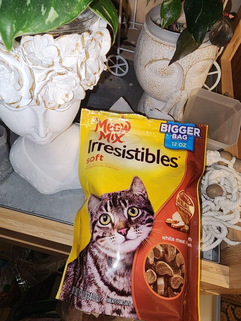 Meow mix irresistibles best sale