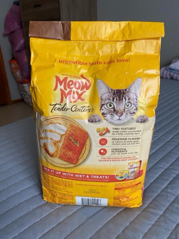 Meow Mix Tender Centers Salmon White Meat Chicken Flavors Dry Cat Food 3 Pound Bag Meijer