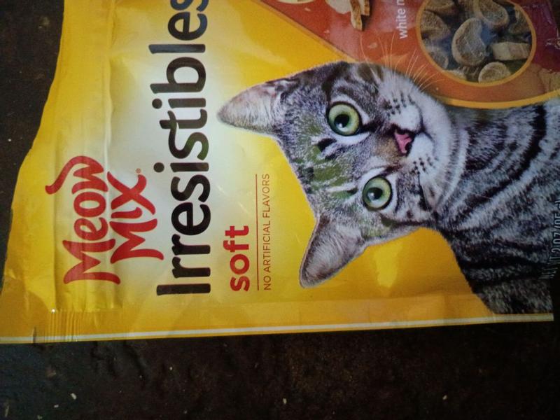 Meow Mix 3 oz Irresistibles Salmon Soft Cat Treats