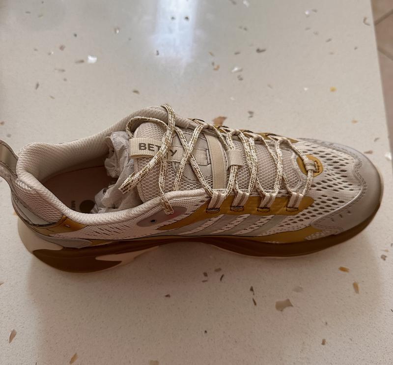 Customer photo for "Best walking shoes and  hiking extra use"