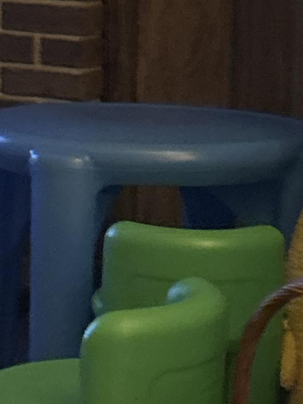 top isn’t level. the plastic bows up.