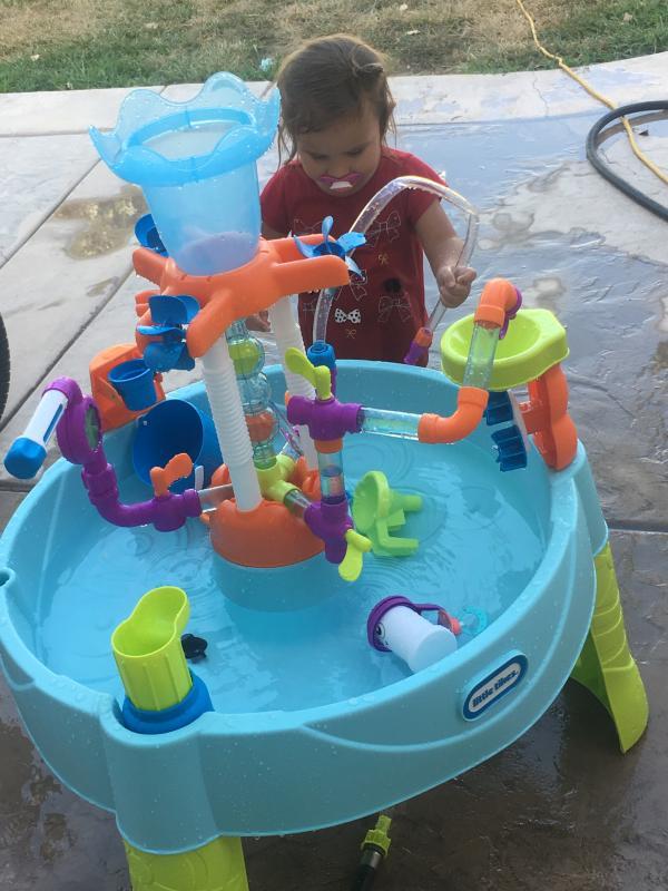 Little tikes flowin store fun water table