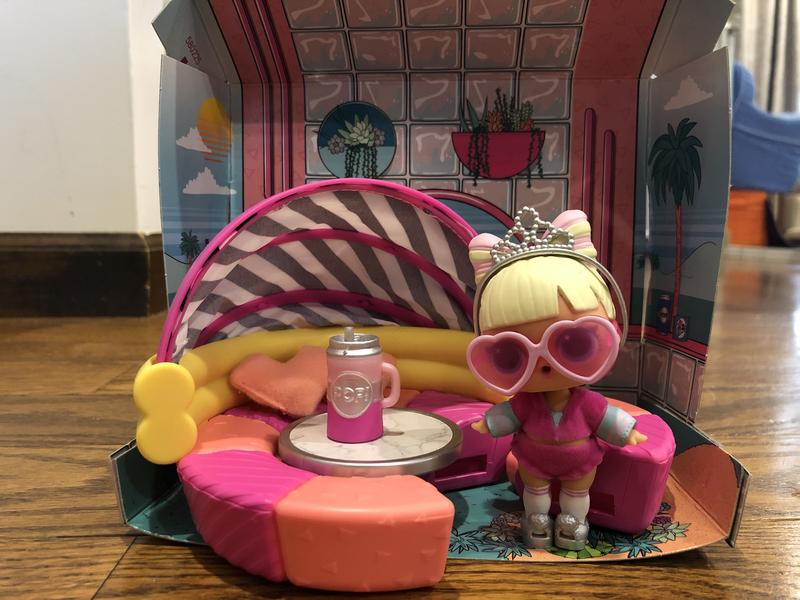 LOL Surprise OMG House of Surprises Daybed Playset with Suite