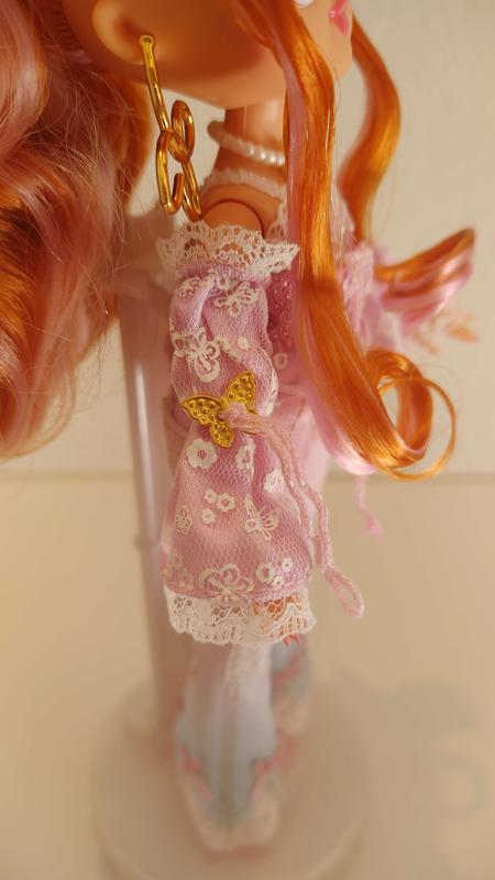 The details of the shirt are STUNNING