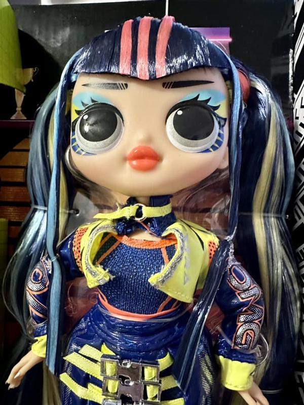 those eyes and hair...