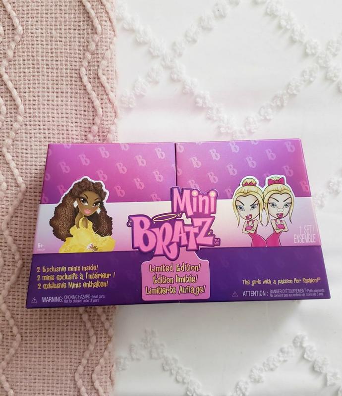 MGA's Miniverse Mini Bratz Limited Edition 2-Pack, Holiday Felicia and Tweevils Mini Figures in Display Packaging