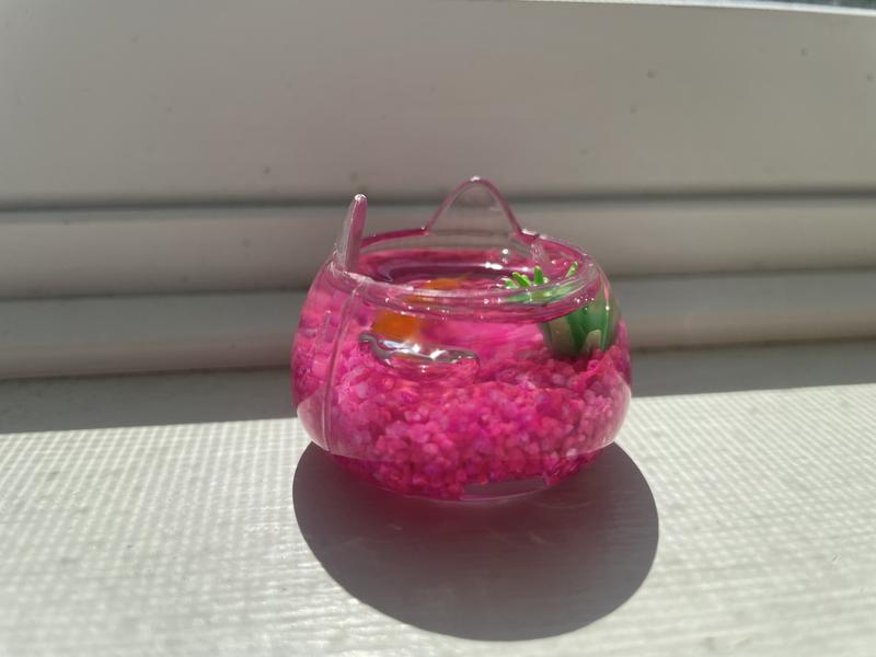 MGA Mini Verse Make It Mini Lifestyle Fish Tank Square Aquarium Pink Pebbles