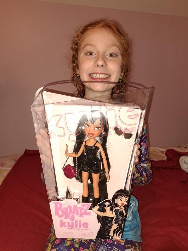  Bratz x Kylie Jenner Day Fashion Doll with Accessories and  Poster : Toys & Games