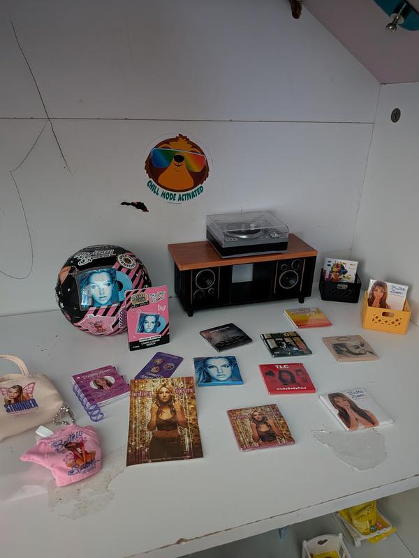 Customer photo for "Plays real music clips!"