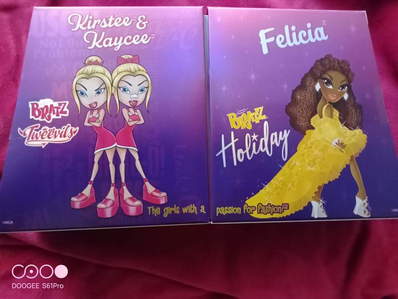 MGA's Miniverse Mini Bratz Limited Edition 2-Pack, Holiday Felicia and Tweevils Mini Figures in Display Packaging