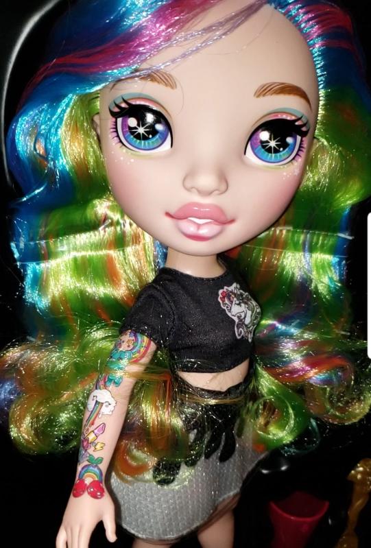 rainbow surprise fashion dolls