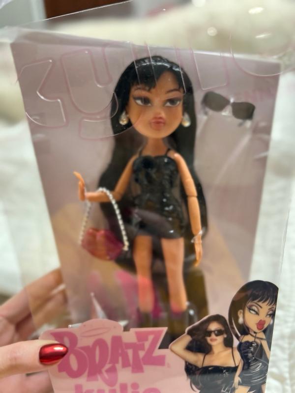  Bratz x Kylie Jenner Day Fashion Doll with Accessories and  Poster : Toys & Games