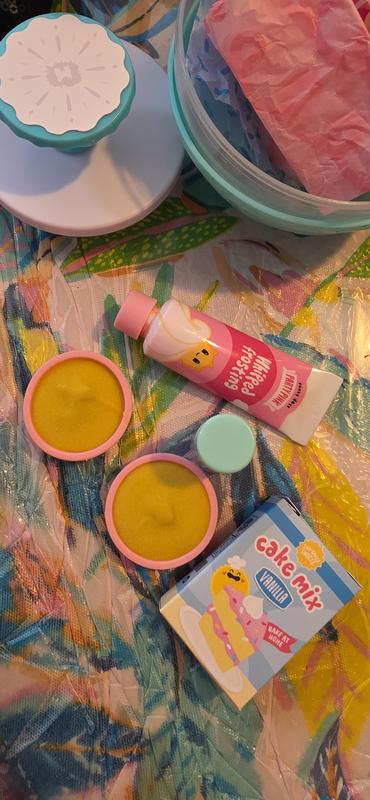 Now the cakes are cooking finally after 2 hours trying to open the brown butter!