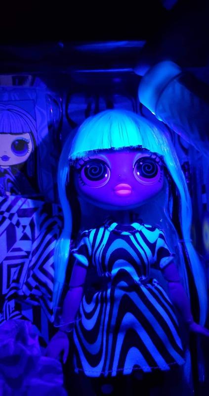 Photo of groovy babe glows