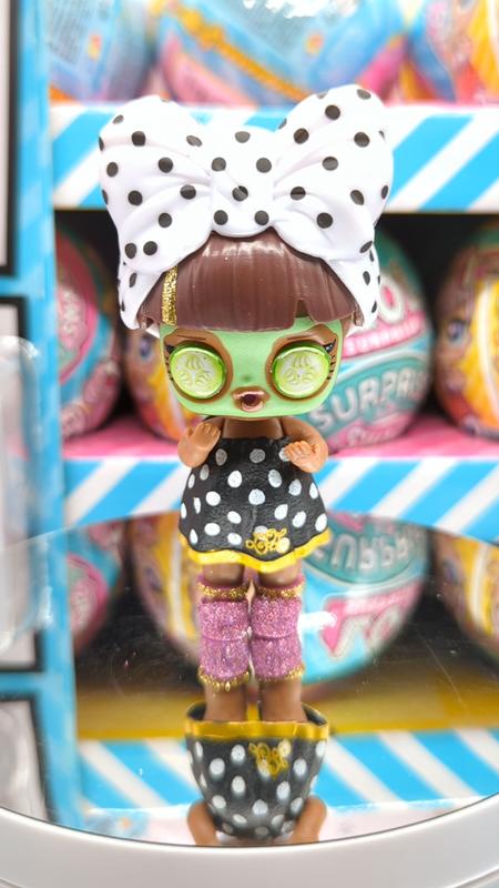 ROYAL BEAUTY with cucumber mask! Super cute!