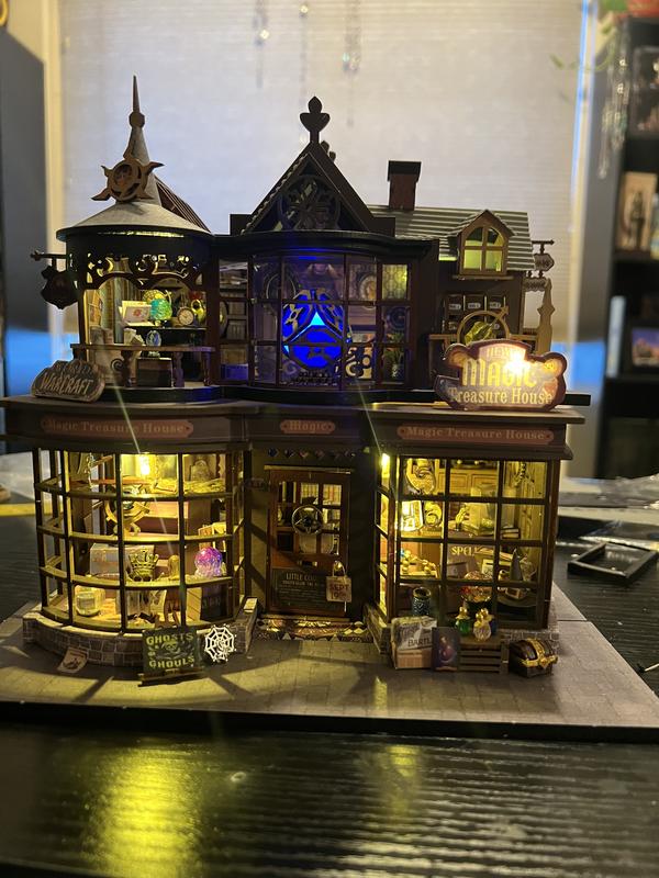 Miniature Wizardi Roombox Kit - Magic Treasure House Dollhouse Kit