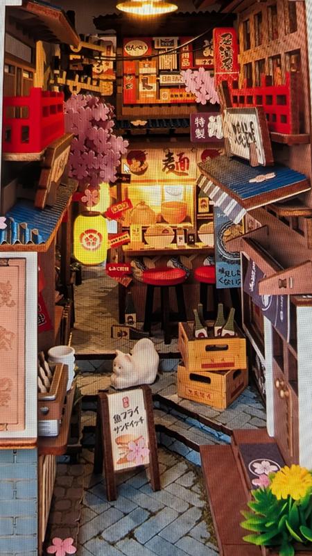 【さくらんぼ様】レビューブック5冊セット Rolife® Sakura Wine Alley DIY Book Nook Shelf Insert Kit | Michaels