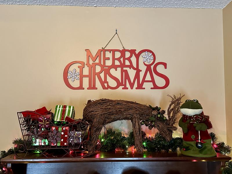 Scritta Murale In Metallo 'Merry Christmas' 61 Cm - Decorazione Natalizia Per Interni Ed Esterni Con Fiocchi Di Neve - Colore Rosso