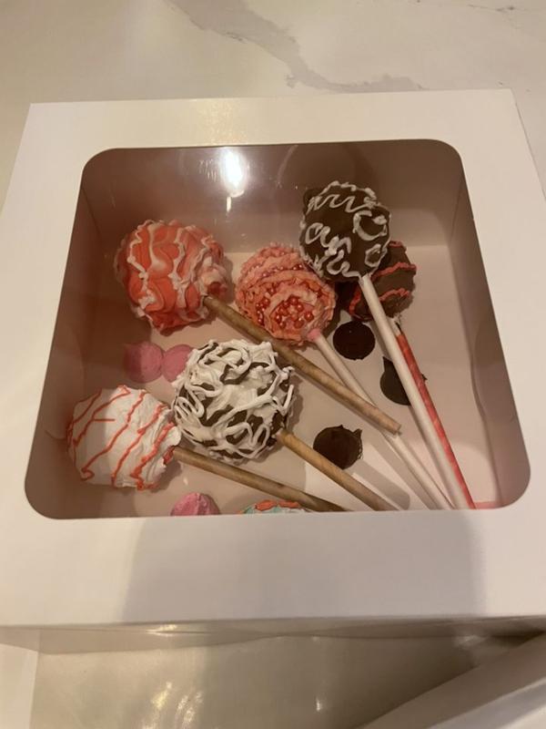 Cakes, cupcakes, and cake pops 'n more