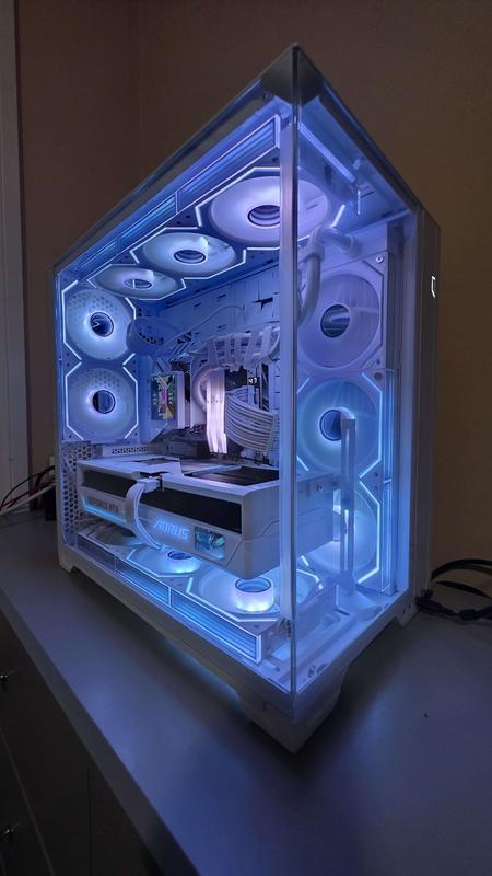 Gigabyte NVIDIA GeForce RTX 5090 MASTER ICE Overclocked Triple Fan