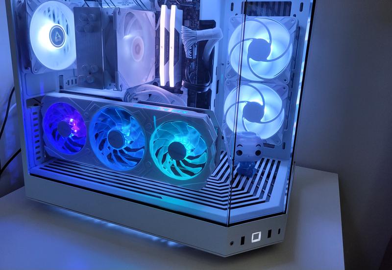 HYTE Y60 Modern Aesthetic Dual Chamber Panoramic Tempered Glass