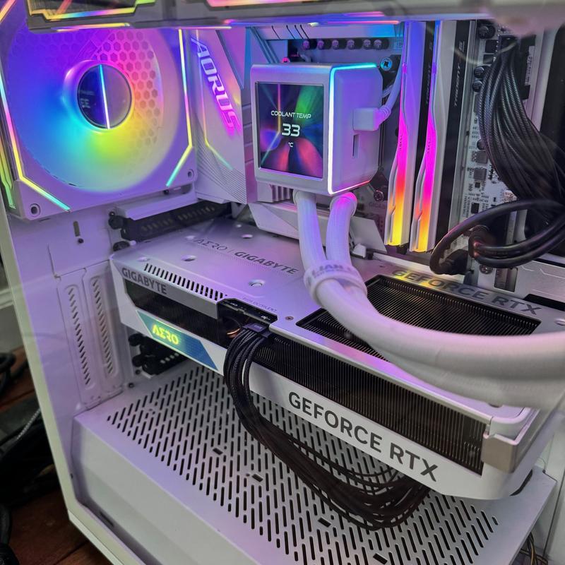 Gigabyte NVIDIA GeForce RTX 4070 Ti Super Aero RGB
