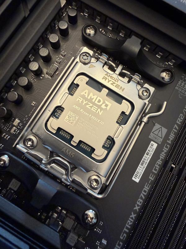 AMD Ryzen 9 9950X3D Granite Ridge AM5 4.30GHz 16-Core Boxed