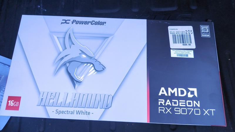 PowerColor AMD Radeon RX 9070 XT Hellhound Spectral White