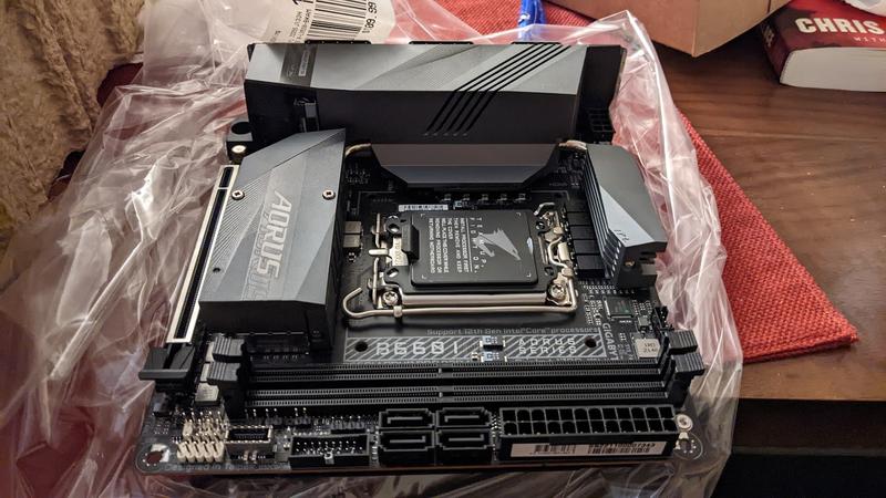 12400f + aorus b660i + 32gb ddr4 + クーラー 12400f + aorus b660i + 32gb ddr4 + クーラー（Gigabyte B660I
