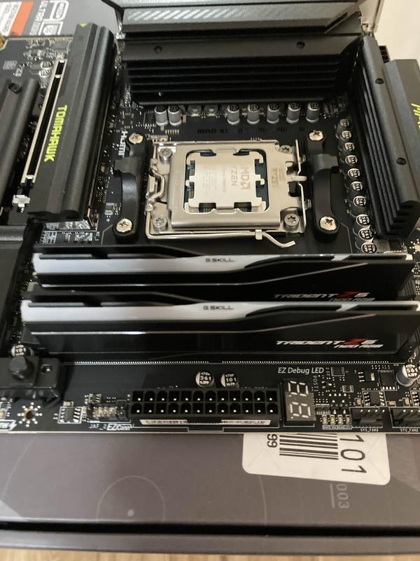 Micro Center AMD AMD Ryzen 9 9950X, ASUS X870E-E ROG Strix Gaming WiFi