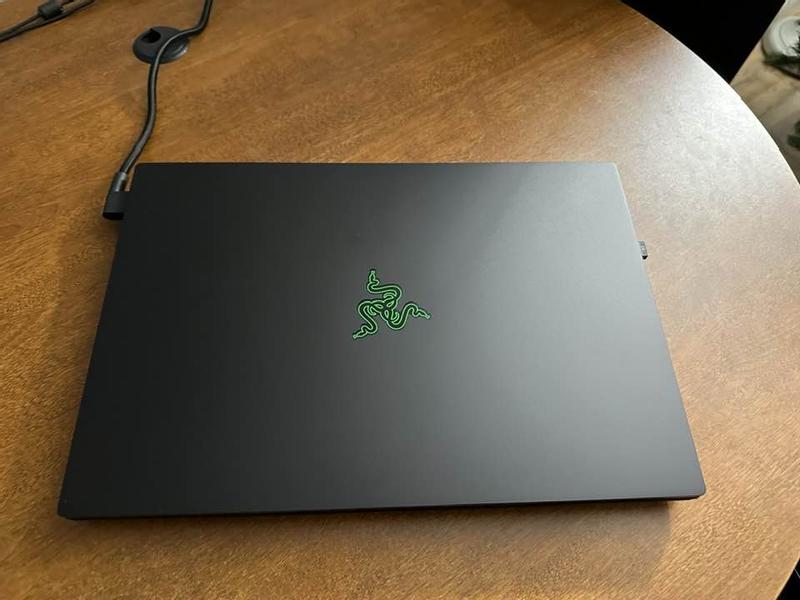 Razer Blade 16 (2024) RZ09-05102EJ9-R3U1 16 Razer Blade 16 (2024) RZ09-05102EJ9-R3U1 16
