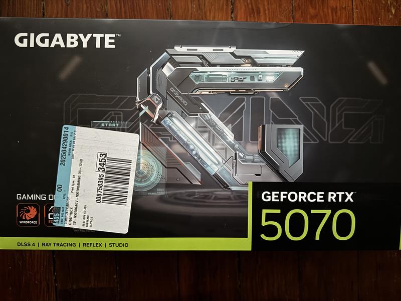 美品 GIGABYTE RTX 5070 12GB GAMING OC GIGABYTE NVIDIA GeForce RTX 5070 GAMING OC 12G GDDR7 PCI