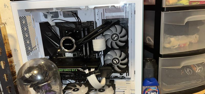 Lian Li O11 Dynamic EVO Tempered Glass ATX Mid-Tower Lian Li O11 Dynamic EVO Tempered Glass ATX Mid-Tower