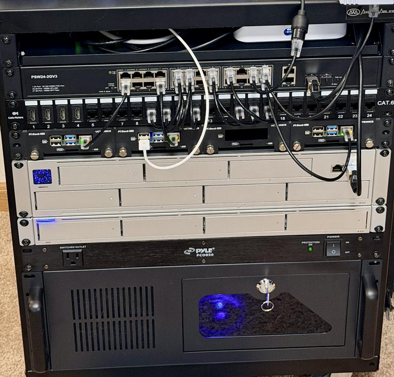 Ubiquiti UniFi Network Video Recorder (UNVR); Compact 4-Bay NVR