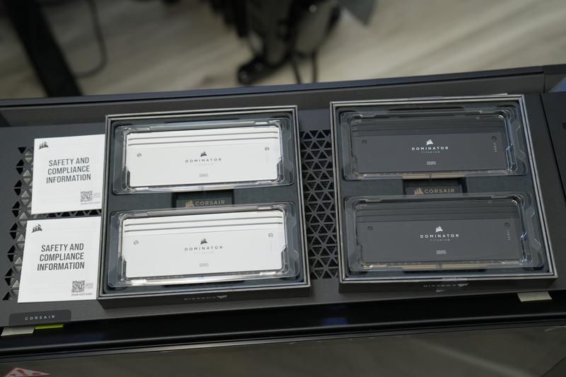 Corsair Dominator Titanium RGB 96GB (2 x 48GB) DDR5-6600 PC5-52800