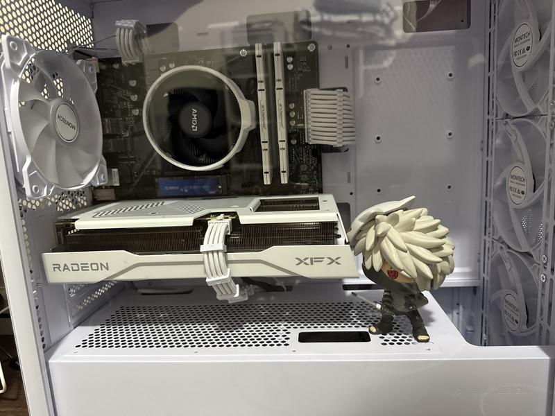 XFX AMD Radeon RX 9060 XT Swift White Overclocked Dual Fan 8GB