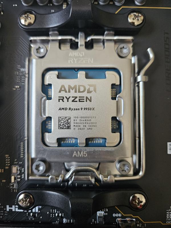 AMD Ryzen 9 9950X Granite Ridge AM5 4.30GHz 16-Core Boxed