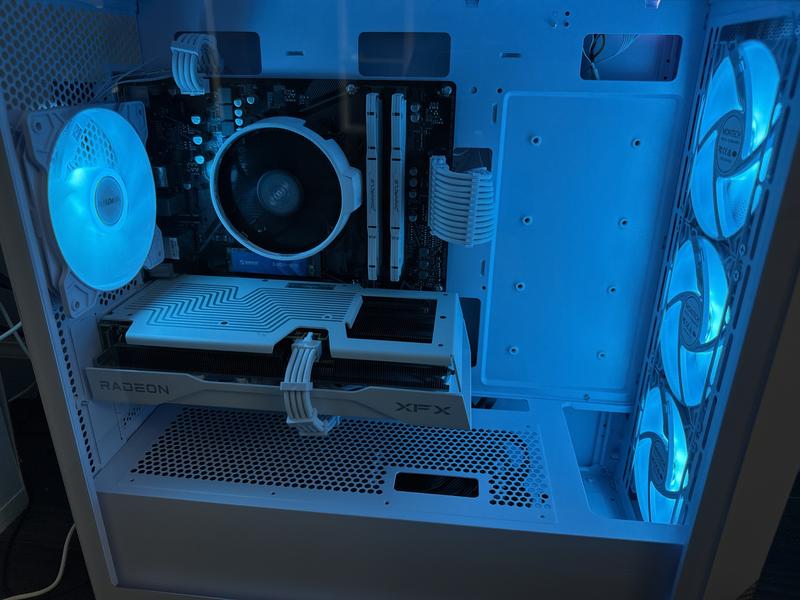 XFX AMD Radeon RX 9060 XT Swift White Overclocked Dual Fan 8GB