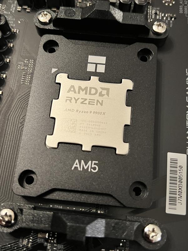 AMD Ryzen 9 9900X Granite Ridge AM5 4.40GHz 12-Core Boxed
