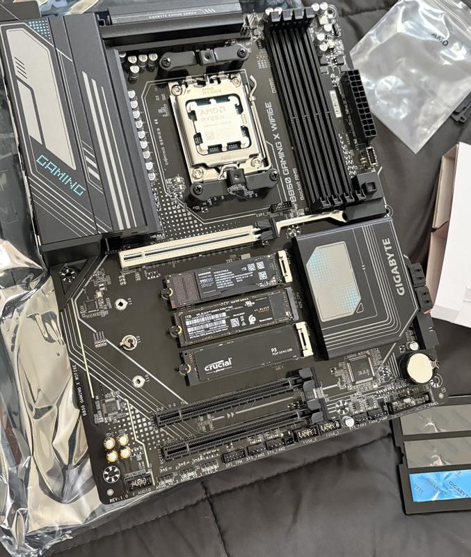 AMD Ryzen 7 9800X3D, Gigabyte B850 Gaming X WiFi6E AM5, Corsair