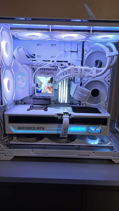 Gigabyte NVIDIA GeForce RTX 5090 MASTER ICE Overclocked Triple Fan