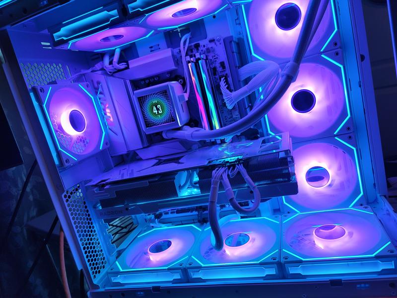 PowerColor AMD Radeon RX 7900 XT Hellhound Spectral White PowerColor AMD Radeon RX 7900 XT Hellhound Spectral White