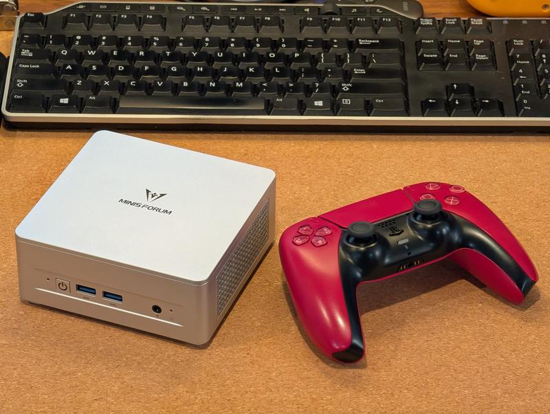 Minisforum UM870 Slim Mini PC; AMD Ryzen 7 8745H 3.8GHz Processor