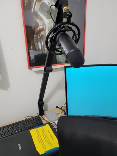 Blue Microphones Yeticaster Studio Broadcast Bundle